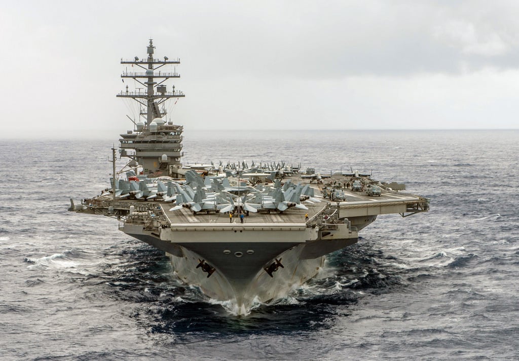Amerykański lotniskowiec USS "Ronald Reagan" po wypłynięciu z Guam